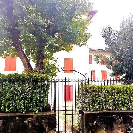 Studio Renove Avec Parking Et Wi-fi, Centre Saint-jean-de-luz, Plage A Proximite - Fr-1-4-700