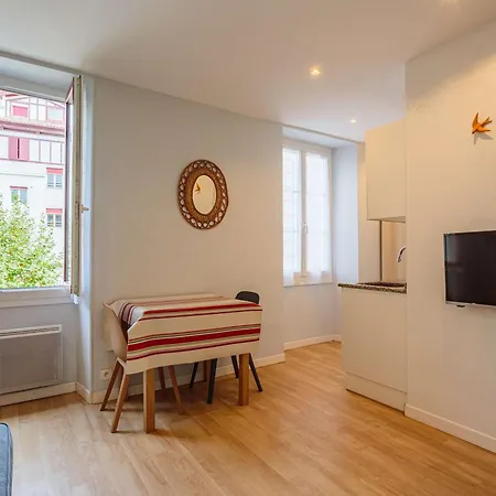 Appartamento Studio Renove Avec Parking Et Wi-fi, Centre Saint-jean-de-luz, Plage A Proximite - Fr-1-4-700